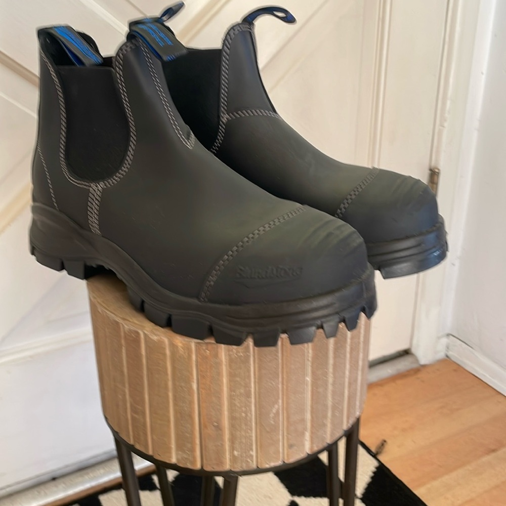 Blundstone men’s boots size 10. Black